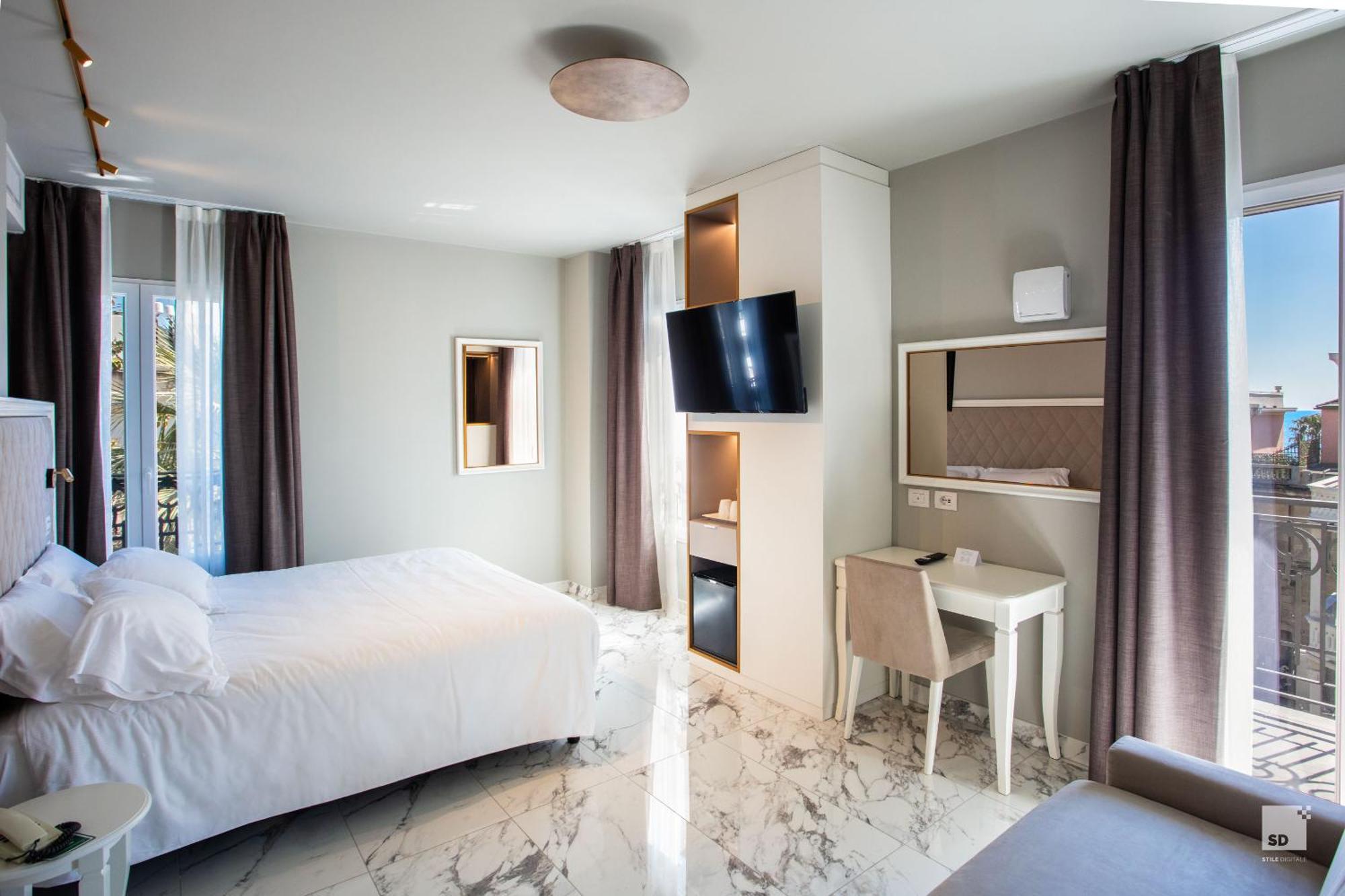 Hotel Villa Elena فاراتسي المظهر الخارجي الصورة