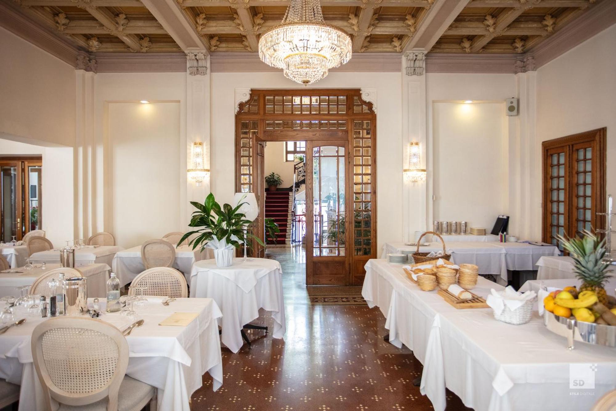 Hotel Villa Elena فاراتسي المظهر الخارجي الصورة