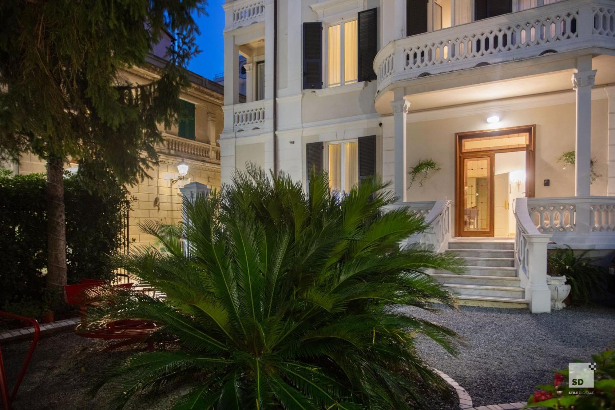 Hotel Villa Elena فاراتسي المظهر الخارجي الصورة