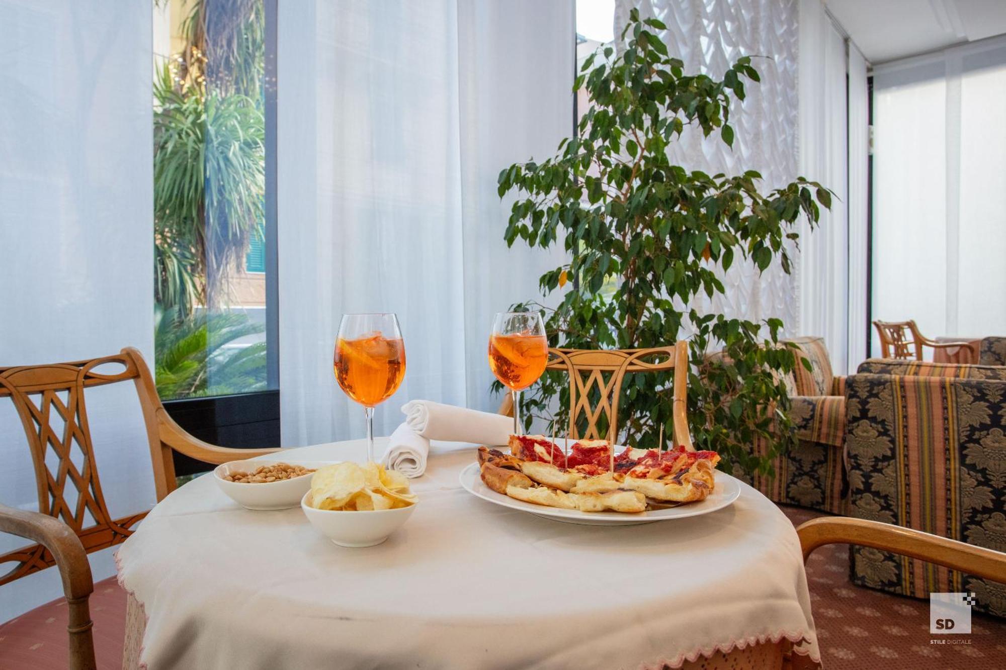 Hotel Villa Elena فاراتسي المظهر الخارجي الصورة