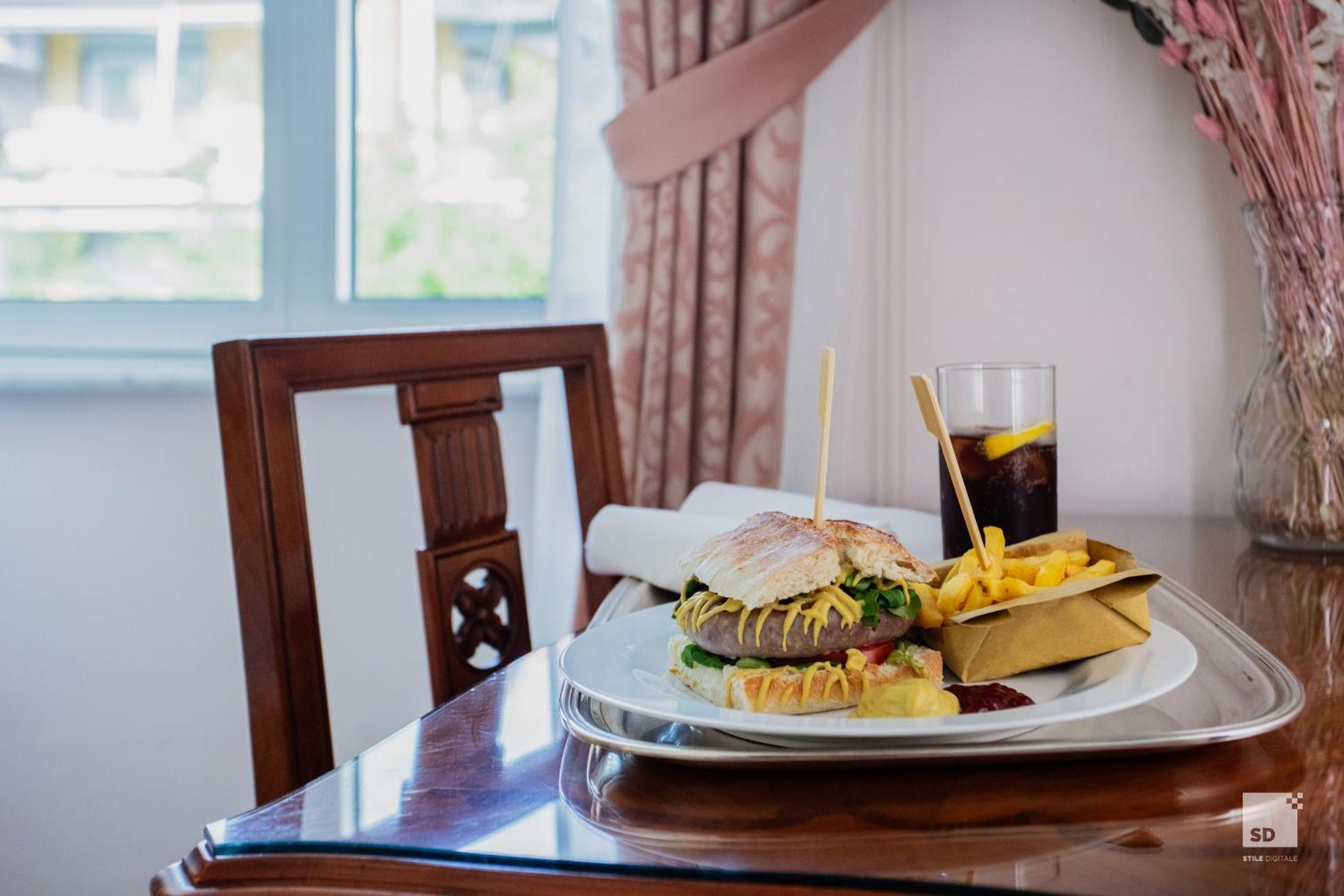 Hotel Villa Elena فاراتسي المظهر الخارجي الصورة