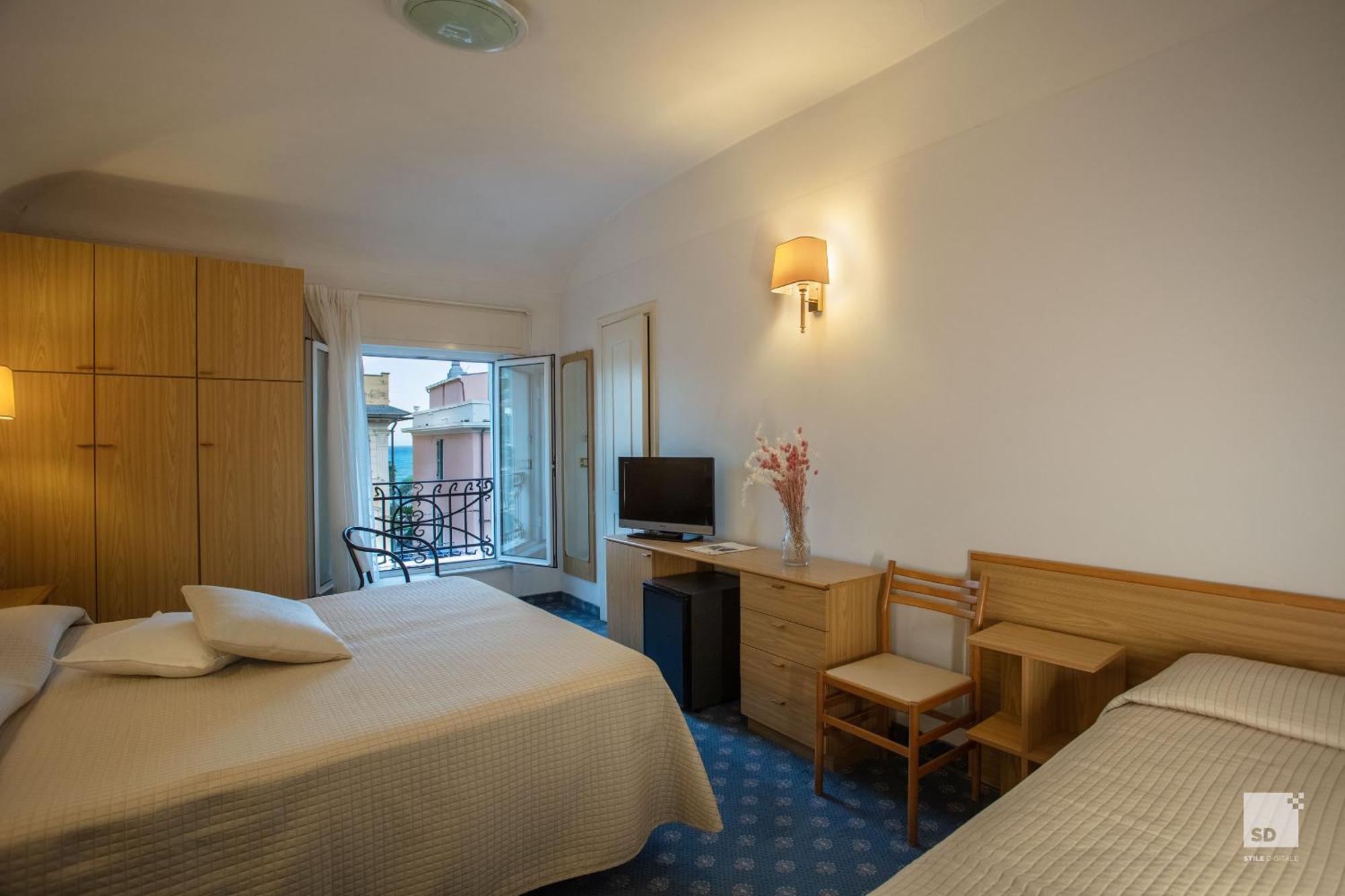 Hotel Villa Elena فاراتسي المظهر الخارجي الصورة