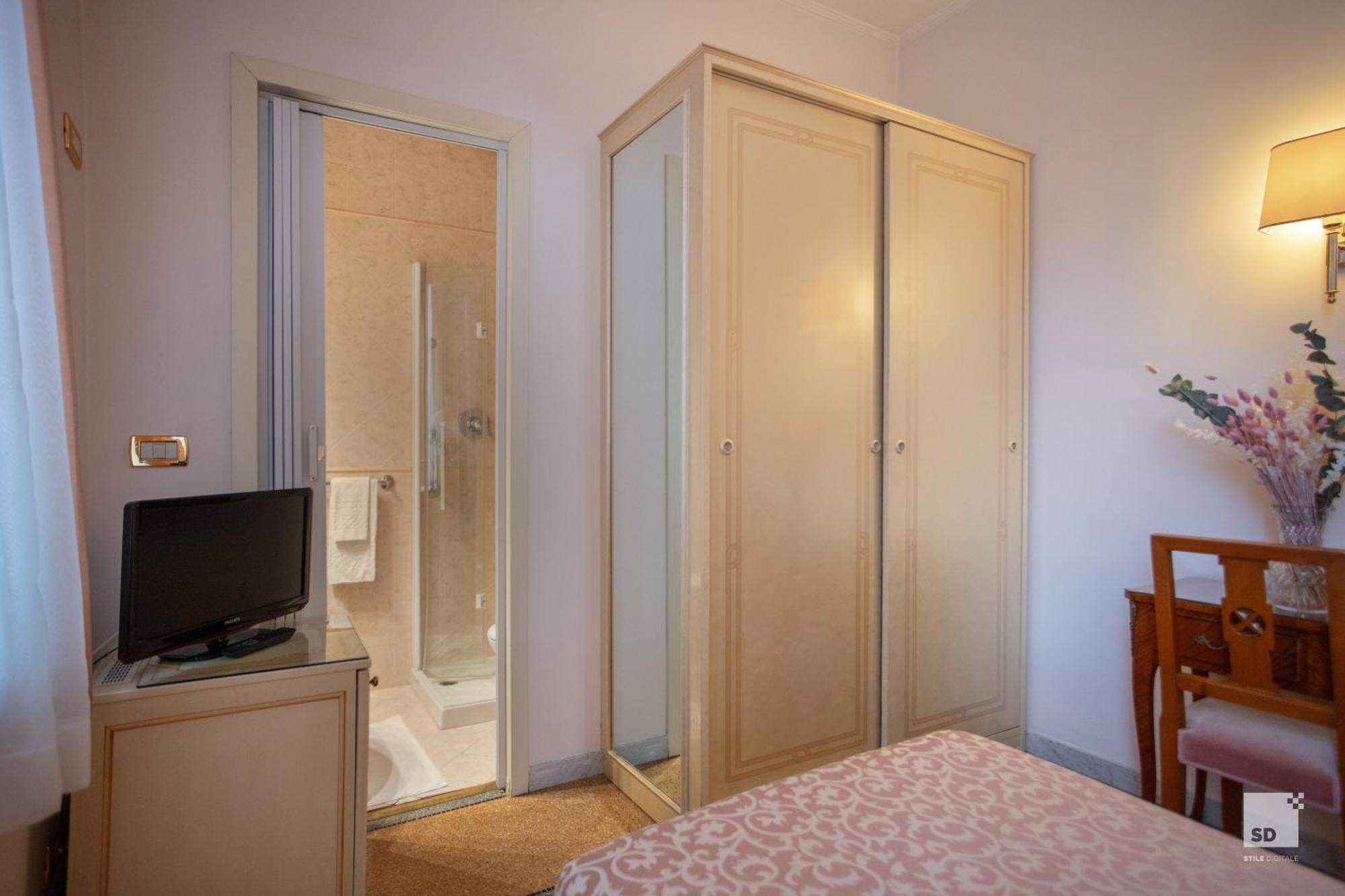 Hotel Villa Elena فاراتسي المظهر الخارجي الصورة